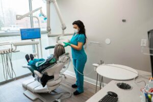 Paciente en consultorio dentista - Dentist Salud Matthews Charlotte North Caroline